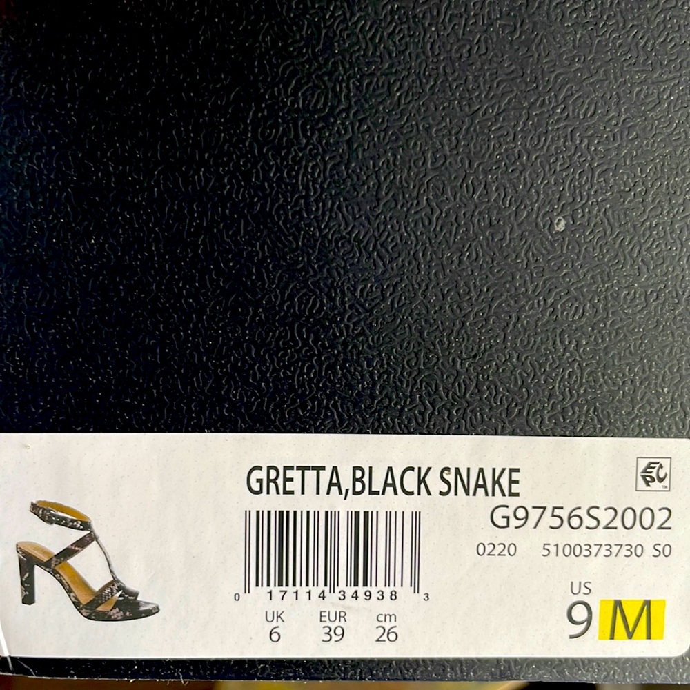 Brand new Black Snake Naturalizer Heels